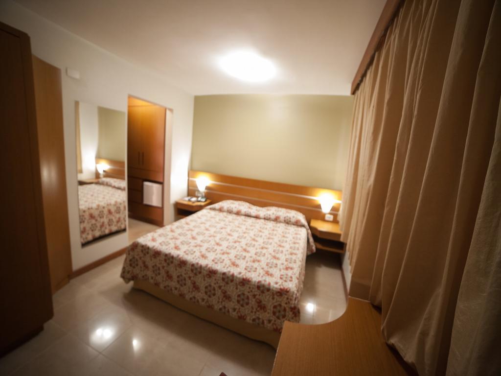 Copas Executive Hotel Cascavel  Exteriör bild